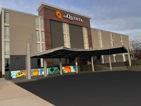 La Quinta Inn & Suites by Wyndham Tulsa Downtown - Route 66